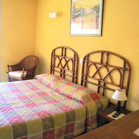 Alhambra Hotel 2*