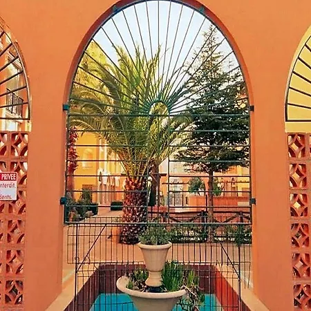 Alhambra מלון 2*