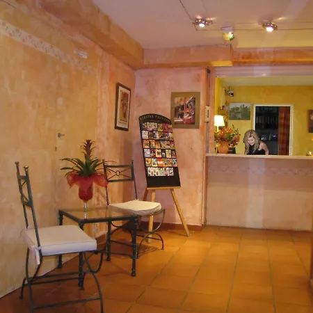 Alhambra Hotel 2*